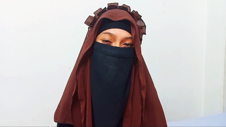 Riya Chowdhury: La moglie expatriata ha spento la sua giovinezza con me