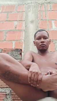 Amatér Bigdick honí a stříká na bbc nohy
