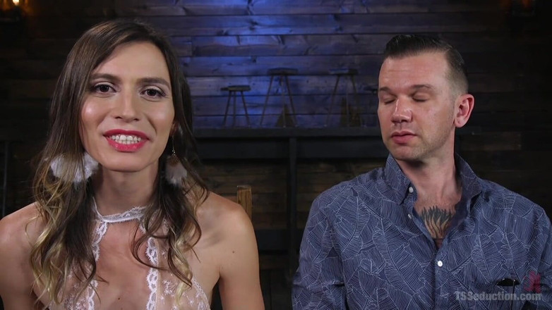 TS Seduction by Kink: Ts-meesteres Korra del Rio domineert een douchetas