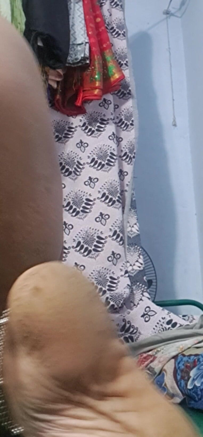 Jayaselvi: Je montre mon trou de chatte pendant un appel vidéo