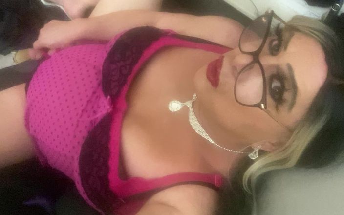Krissy Sweets: Krissy sweets lagi asik ngentot kontol dan mainan seks anal