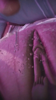 B014 縮んで女性の膣に閉じ込められた男性が飲み込む