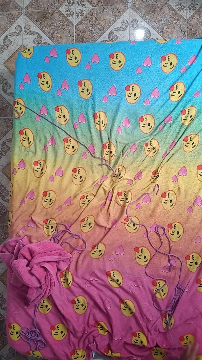 Valkyrieandluigy: Bacakları omzuna sikiyor