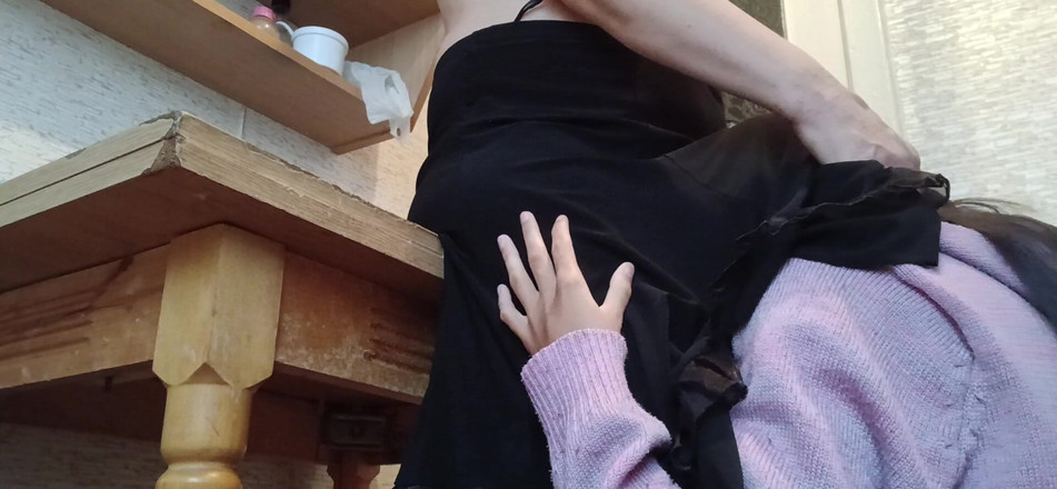 Lesbian-candys: Erkek arkadaşım beni annesiyle yakaladı ama eteğinin altında olduğum için...