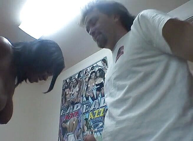 3some Bangers: Cewek kulit hitam yang tak tertahankan lagi muasin kontol pria...