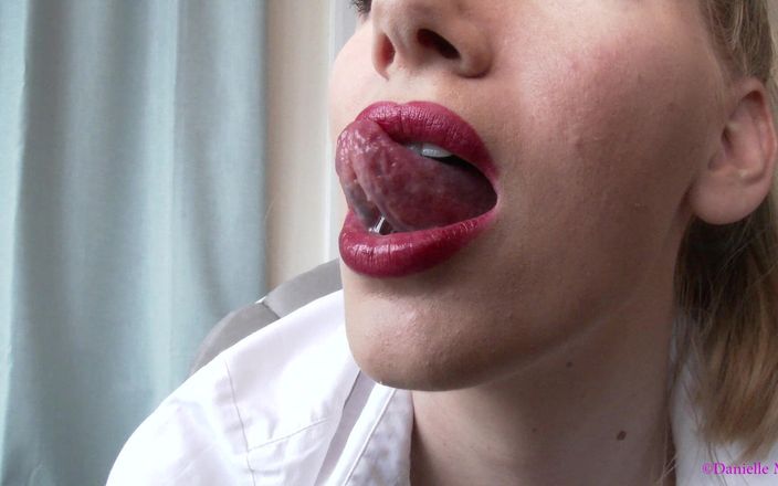 Danielle Maye: Fetiș cu limbă