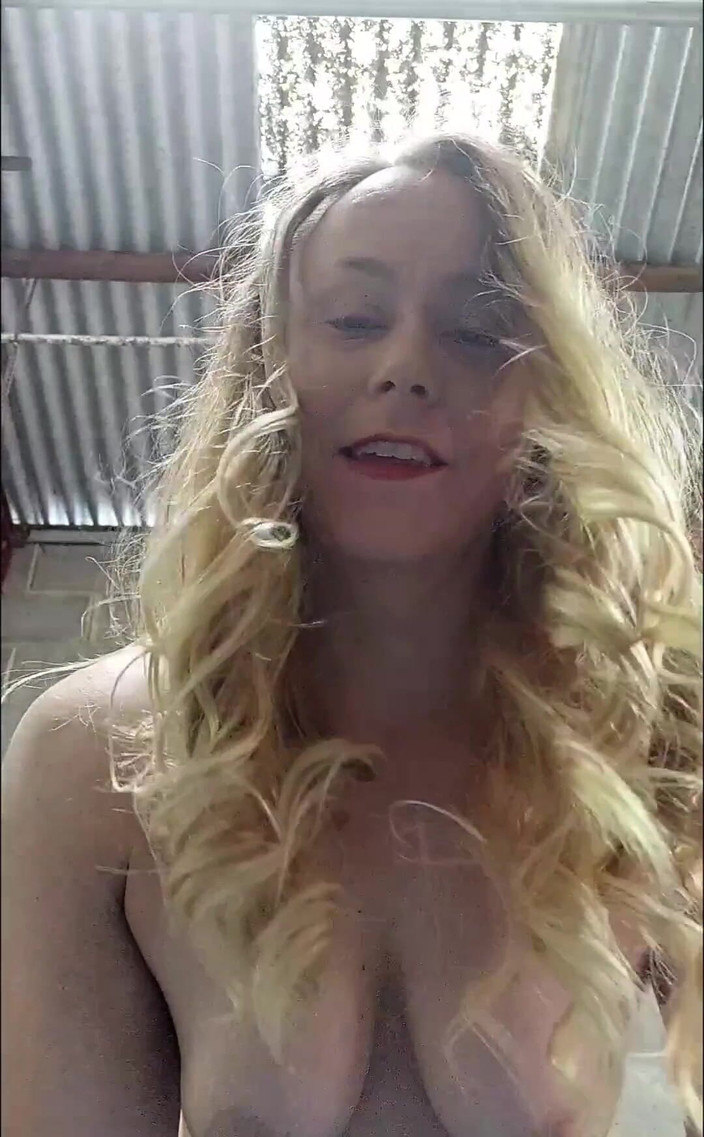 Michellexm: Göt tıkacı ile çıplak çömelmeler