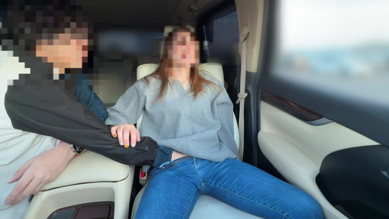 LuuLee0804: Married Woman Reaches Orgasm in the Car During Work