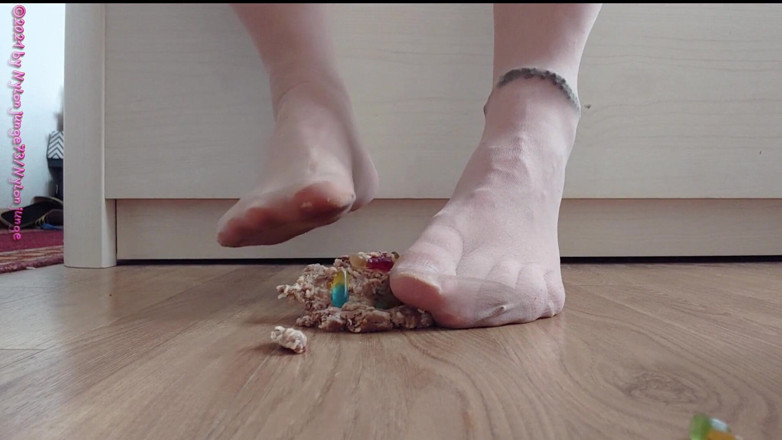 Carmen_Nylonjunge: Kaki nilon berseronok dengan Candy ** Crushing **