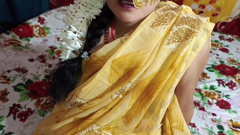 Lalita Singh: Bhabhi Ấn Độ xinh đẹp đi tiểu với âm thanh tiếng Hin-di tình dục