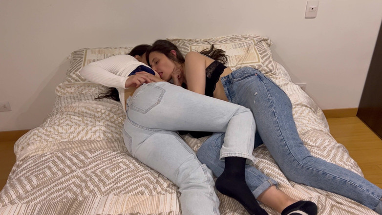 scarlettandc: Гарячі жінки трахаються