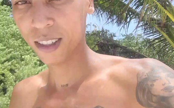 EL CHICLE TV: A Day of Lots of Beach and Sun, a Very...