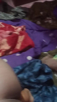 Awek Kolej India di muka luar untuk menunjukkan muka suri rumah Queen4desi