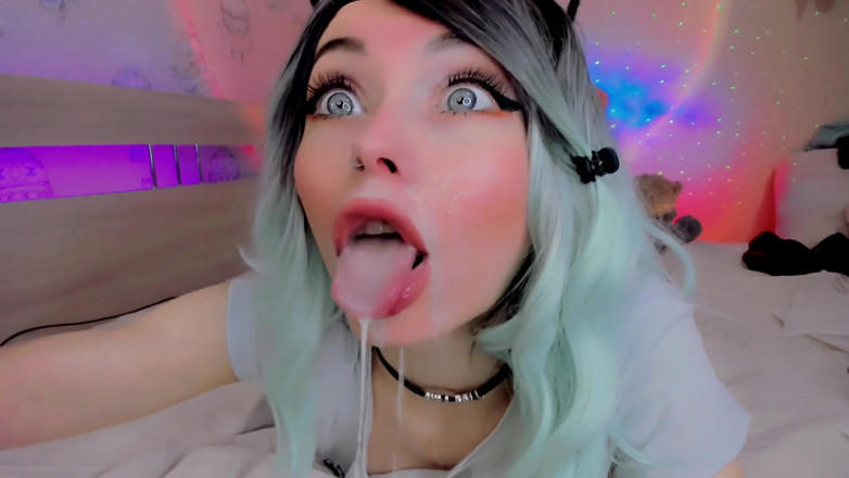 Dirty slut 666: สาวผมสีฟ้าโลเล โดนพ่นนมใส่หน้าแบบอาเฮกาโอ