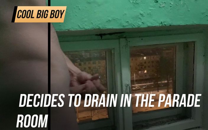 Cool big boy: Decide drenar extremo na sala de desfile
