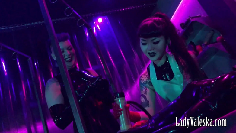 Lady Valeska: Ordeño w / Lady Valeska y Miss Patricia