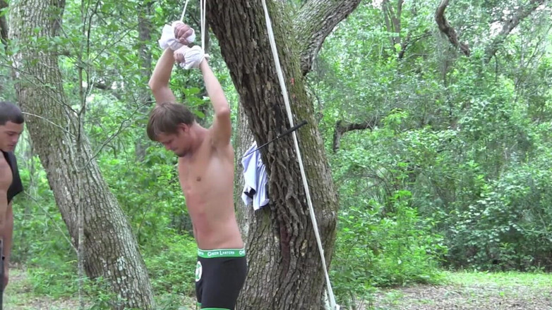 Dream Boy Bondage: Hoață de unelte - capitolul 2