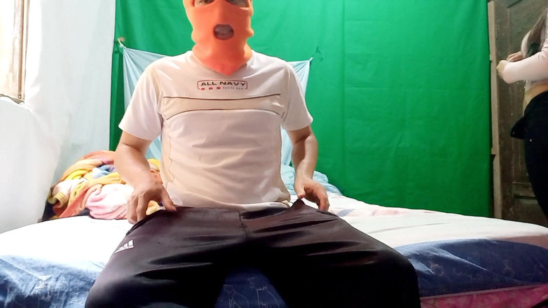 Martin13: Mẹ kế cũ của tôi mời tôi làm tình trực...