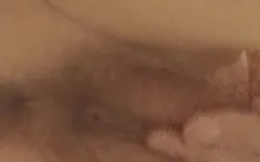 Minha buceta peluda está pingando de orgasmo