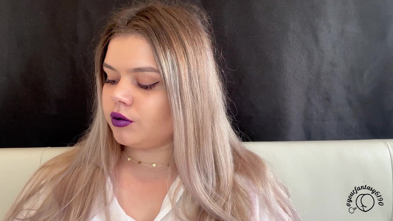 Your fantasy studio: Blonďatá kouřová show s bombou