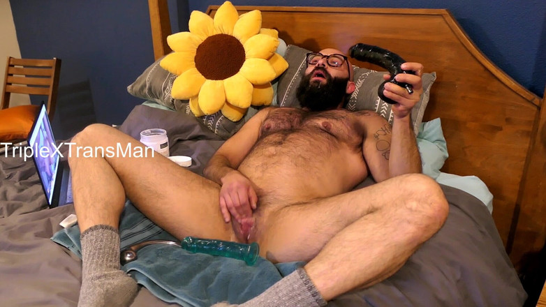 TripleXTransMan: Orgazm z wibratorem w gardle