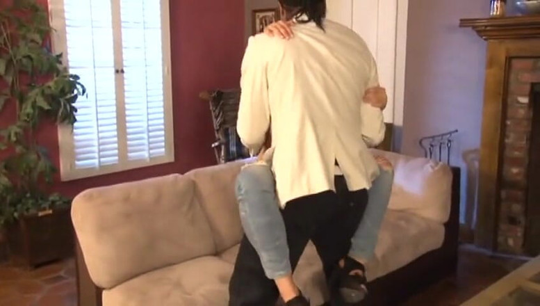 CBD Media Interracial: Sıkı doğal memeli muhteşem esmer genç kız kanepede büyük siyah...