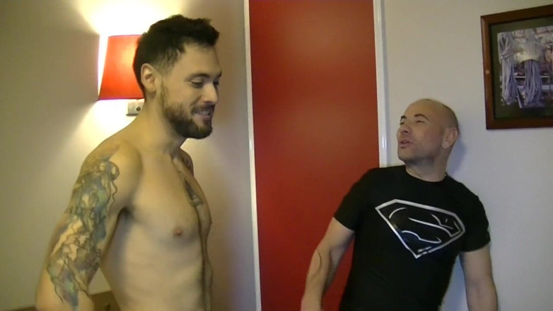Jess Royan XXX: Une salope utilisée sans capote et reçoit un creampie par...