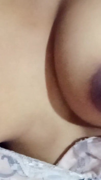 Sesso appassionato con una fidanzata dal corpo perfetto con grandi tette naturali