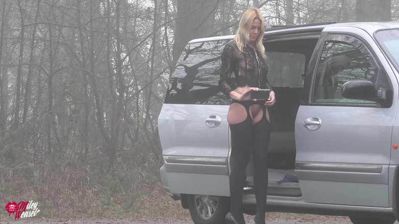 Miley Weasel: Co do cholery!? Wsiadam do dziwnego samochodu i dostaję seks...