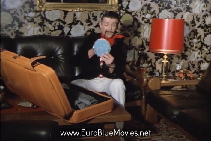 Euro Blue Movies: chalo daarling ko kraik karte hain