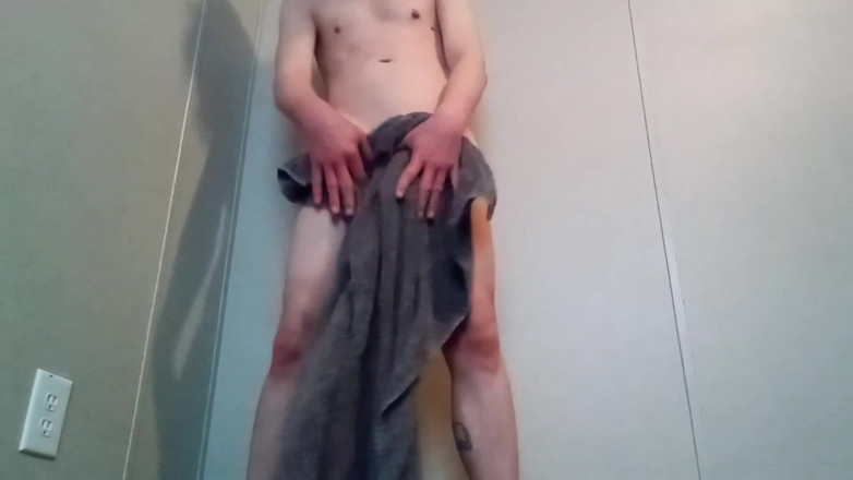 LilTaste: Towel Fetish Fanclub Video of the Month; April 2022