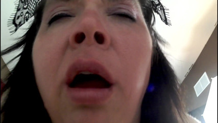 SexyNEBBW: La sexy coniglietta bbw di pasqua scopa e succhia