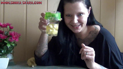 Sinika Skara: Chcaní s banánem - čisté čůrání