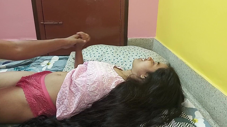 DesiSexCreator: Une Indienne qui s'embrasse ne peut résister au jeune desi,...