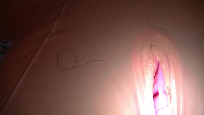 Mark Hannes: Masturbare cu sexdoll Storm