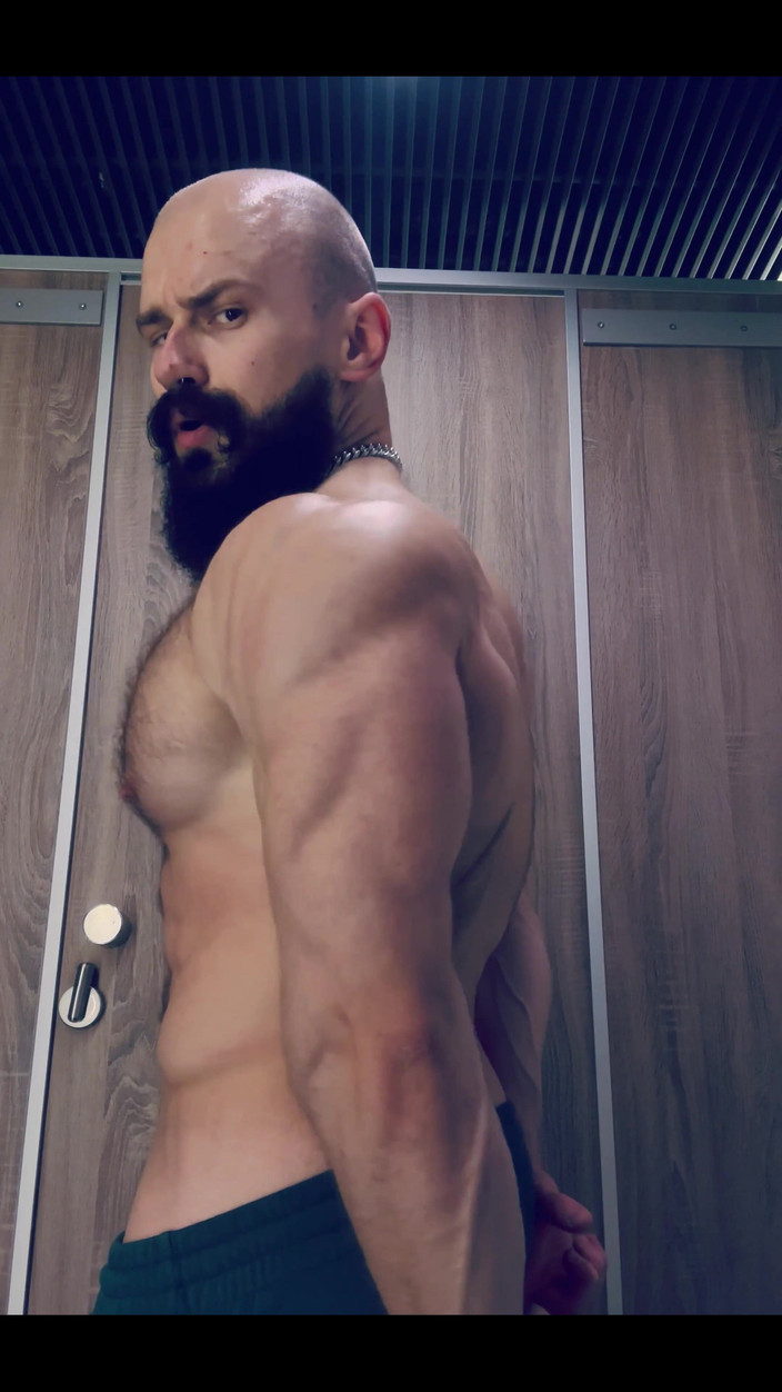 Mister Stone: Je transpire tous et les muscles sont tellement pompés