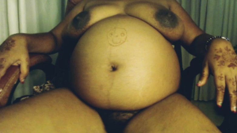 HotGirl21: La Signora in Pregnent Gioca Con La Figa Con Uno...
