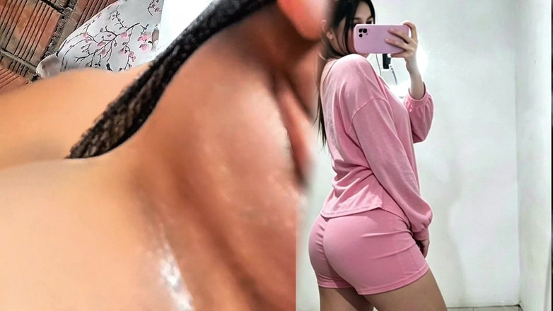 Yuli and tony: Sahabatku lagi asik masturbasi memeknya sampai muncrat