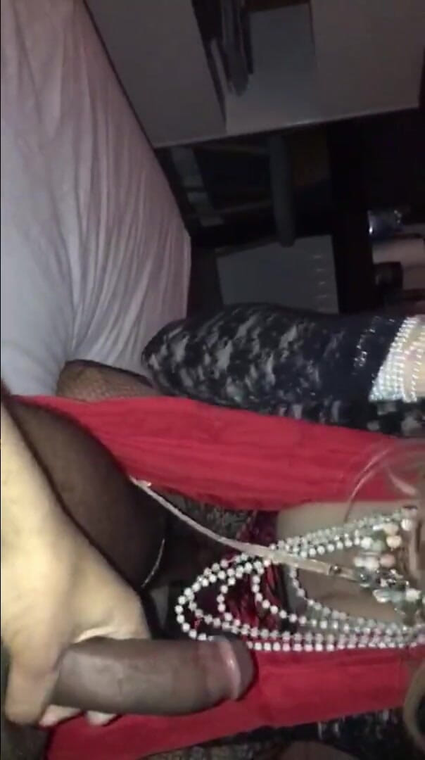 Trans and Co: Bu Arap Sissy Benimle Xhamster Üzerinden Iletişime Geçiyor