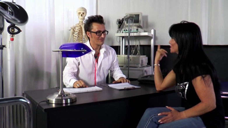 Deutschland porn: Sexy milf follada real por médico