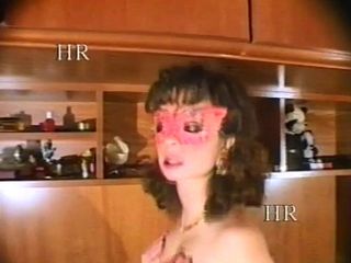 Italian swingers LTG: Porno italian retro cu mască și pizdă păroasă de mamă sexy -...