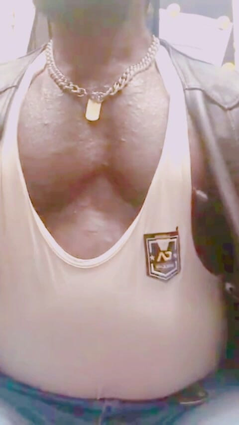 Black smoking muscle stepdad: Svalnatý hřebec kožená džínové boty kouření Solo Titpig