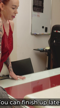 S1 ep3: zdzirowata macocha dokucza jej przyrodniego syna ssąc i jebanie go podczas rozmowy z mężem przez telefon!