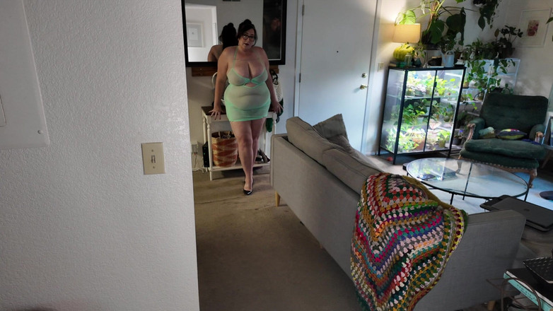 cutejayne: Curvy big tit BBw milf catwalk och strip