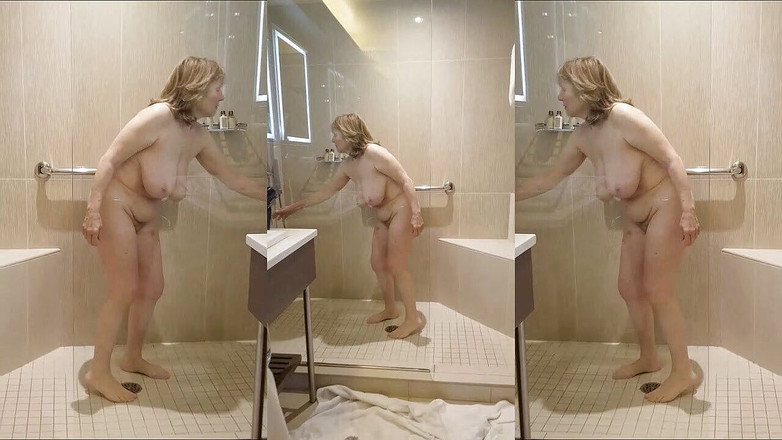 MarieRocks: MarieRocks在市场上的旅馆里赤身裸体