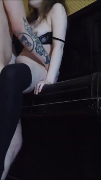 Ela goza depois do sexo no piano