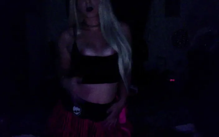 Alli Anderson: Dancing in the Dark