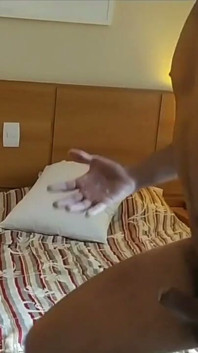 Este chico latino necesita preñar un agujero francés