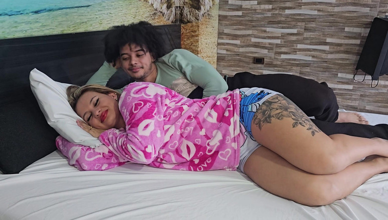 KerentSleen: Kozatá macecha není ráda, když je sama v posteli