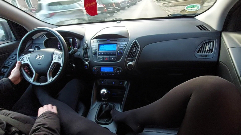 Step Mommy: Elegantní zralá žena vezme ráno taxi, aby šla do kanceláře